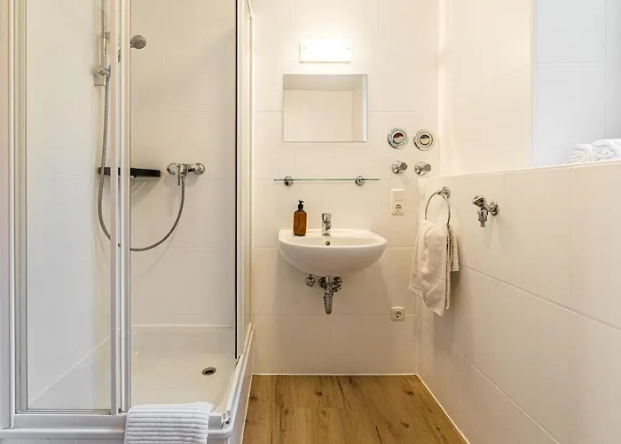 Ruhige Und Stilvolle Am Clara-zetkin-park *