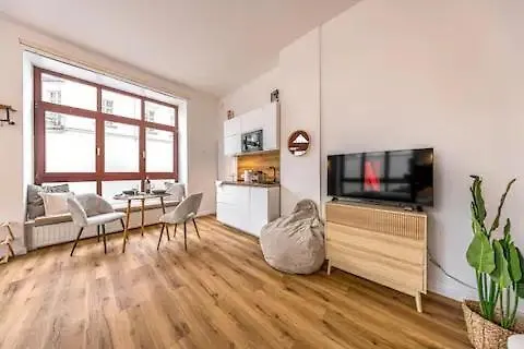 Ruhige Und Stilvolle Am Clara-zetkin-park *