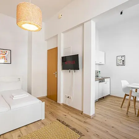 Ruhige Und Stilvolle Am Clara-zetkin-park Apartment